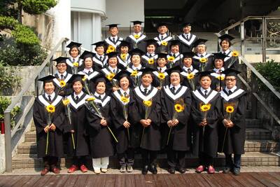 104-03-18第三屆龍華樂齡大學學士照